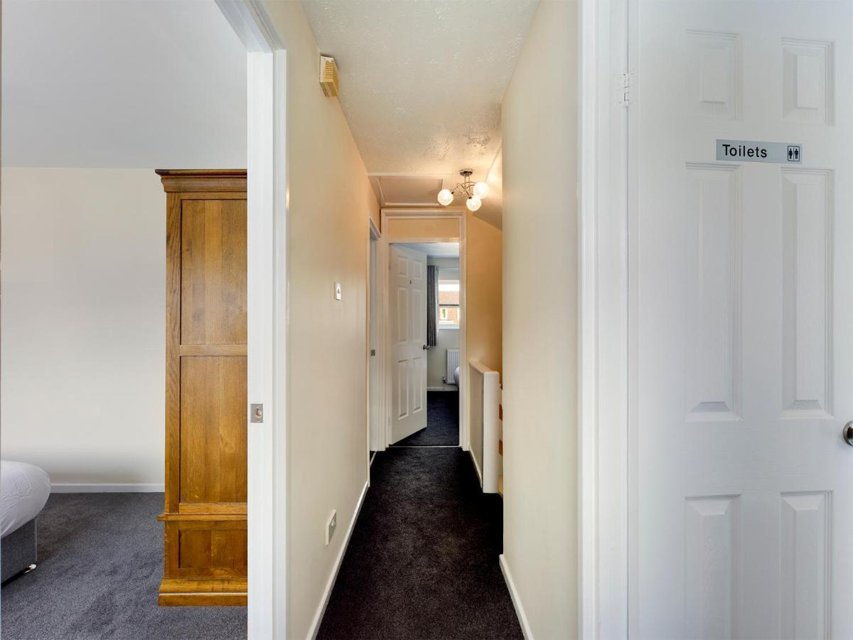 247 Serviced Accommodation In Telford- 3Br House Exteriér fotografie