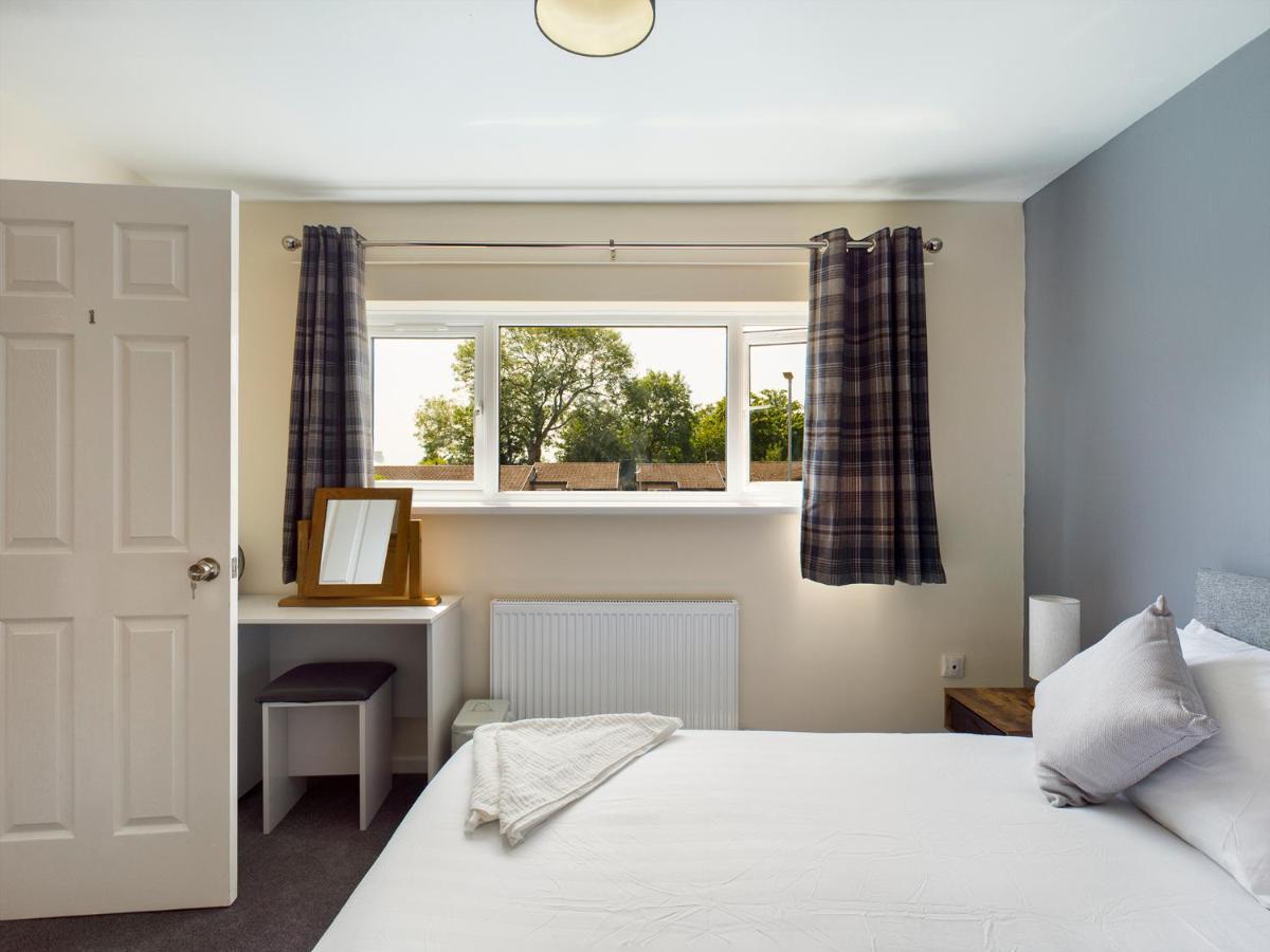 247 Serviced Accommodation In Telford- 3Br House Exteriér fotografie