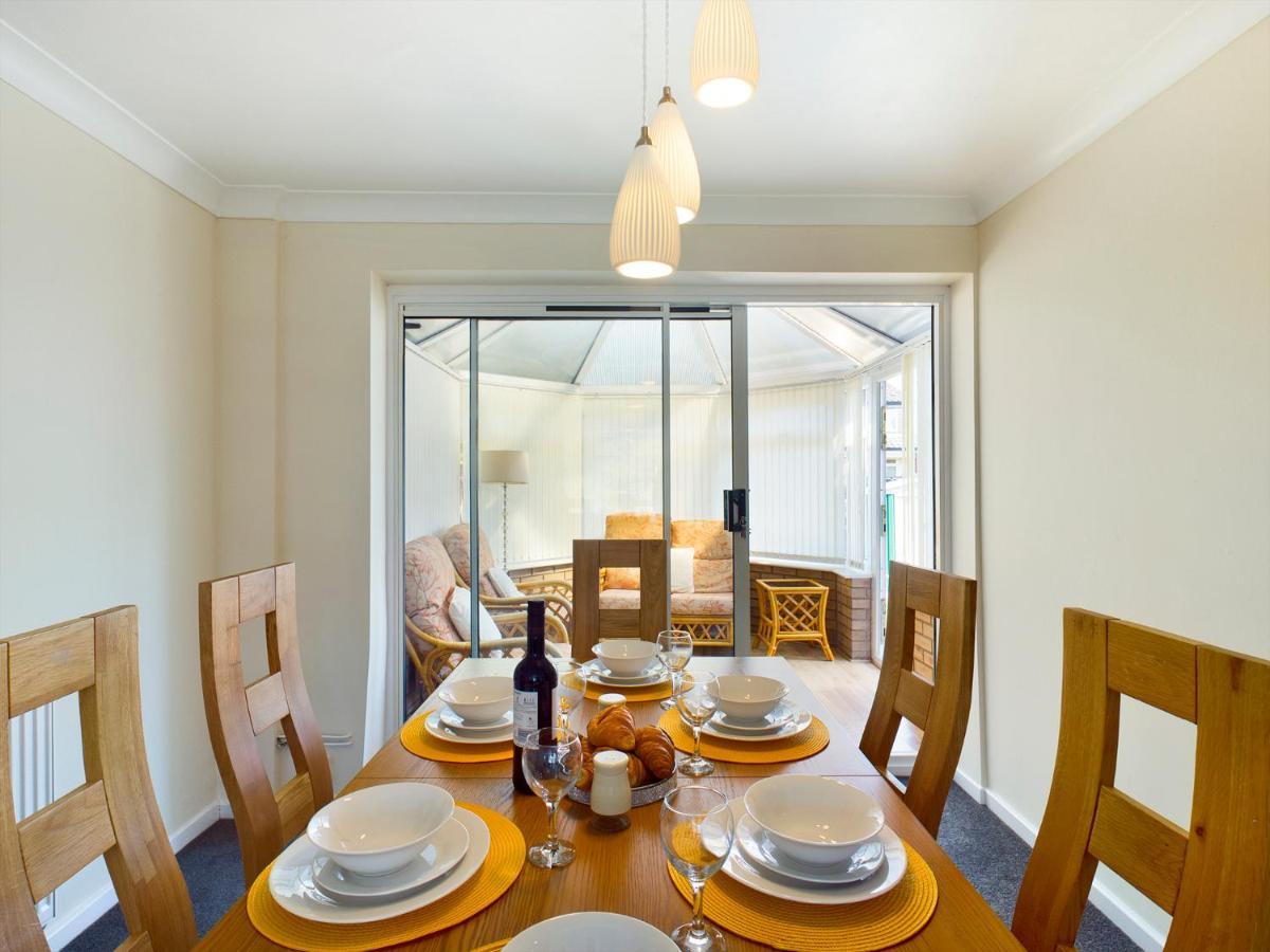247 Serviced Accommodation In Telford- 3Br House Exteriér fotografie