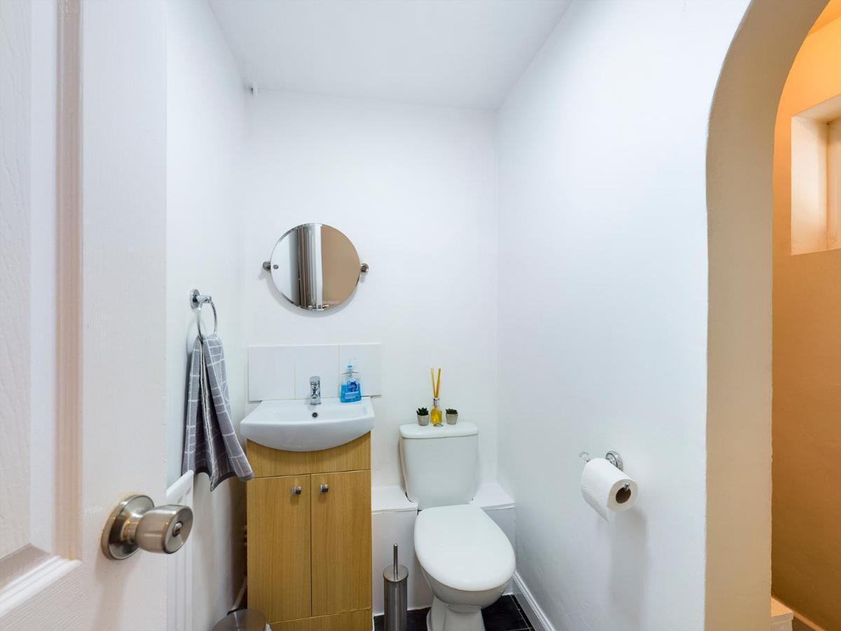 247 Serviced Accommodation In Telford- 3Br House Exteriér fotografie